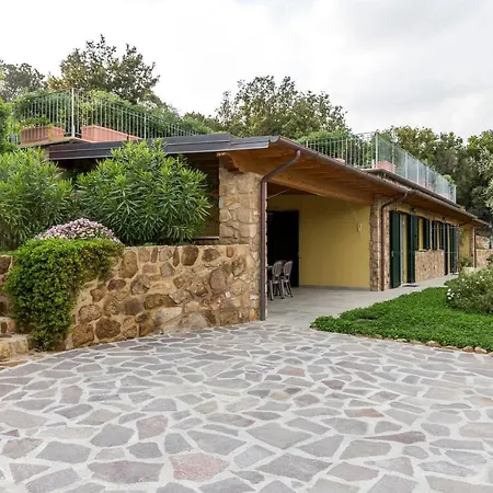 Borgo Dell'uccellaia - Smeraldo Nyaraló